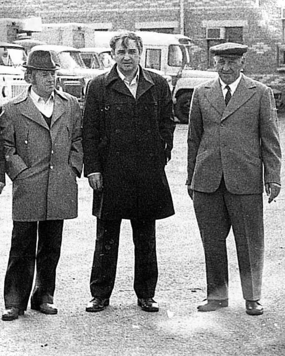Еременко ВВ - основатель династии (посередине).jpg